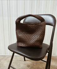 Load image into Gallery viewer, alt leather woven small tote BROWN
