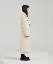 Load image into Gallery viewer, the clementine coat WINTER WHITE
