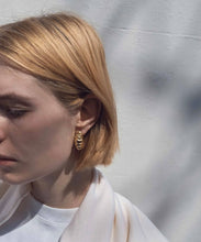 Load image into Gallery viewer, hammered hoop earrings GOLD
