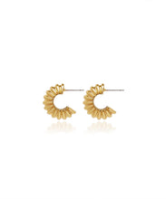Load image into Gallery viewer, ribbed small drop earrings GOLD
