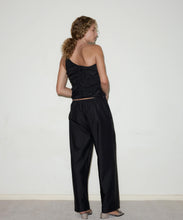 Load image into Gallery viewer, scrunchie top BLACK
