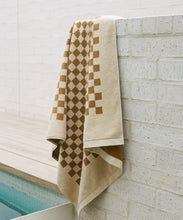 Load image into Gallery viewer, roman pool towel CEDAR &amp; SAND
