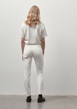 Load image into Gallery viewer, high waist crop straight jean OFF WHITE
